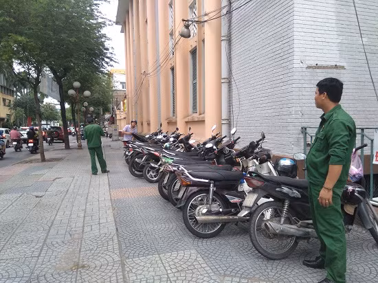 Đường sách TP Hồ Chí Minh có bãi giữ xe mới để giữ chân khách ảnh 1