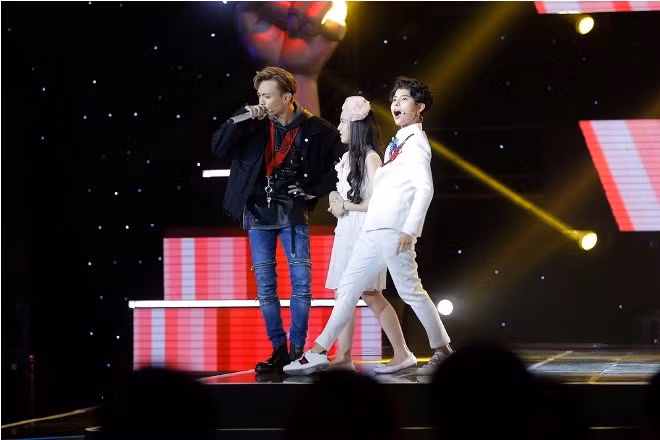 The Voice Kids 2017: Soobin không ngại dùng lợi thế 'hoàng tử' để giành được 'công chúa' Gia Hân ảnh 5