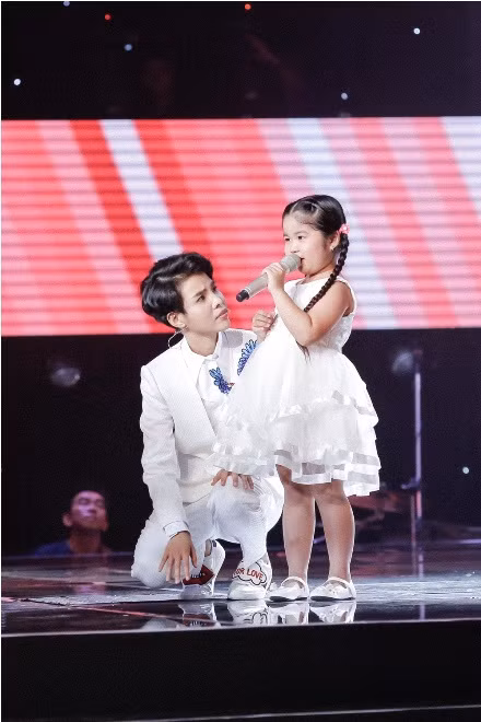 The Voice Kids 2017: Cô bé 5 tuổi hát 'Đi học' trong veo như dòng suối ảnh 7
