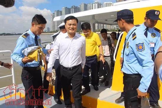 Cận cảnh tàu buýt đường sông đầu tiên tại TP Hồ Chí Minh ảnh 5