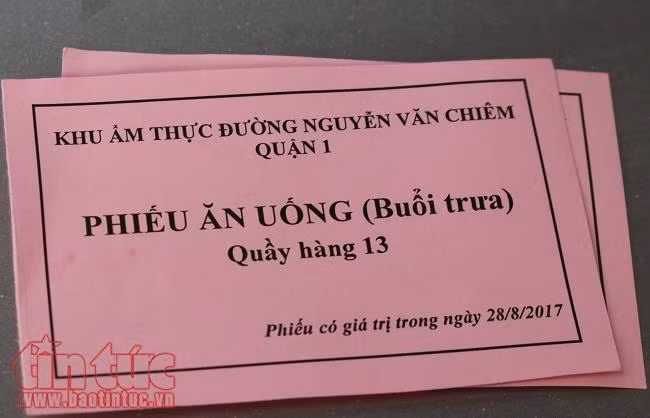 Khám phá phố hàng rong Nguyễn Văn Chiêm buổi đầu khai trương ảnh 6