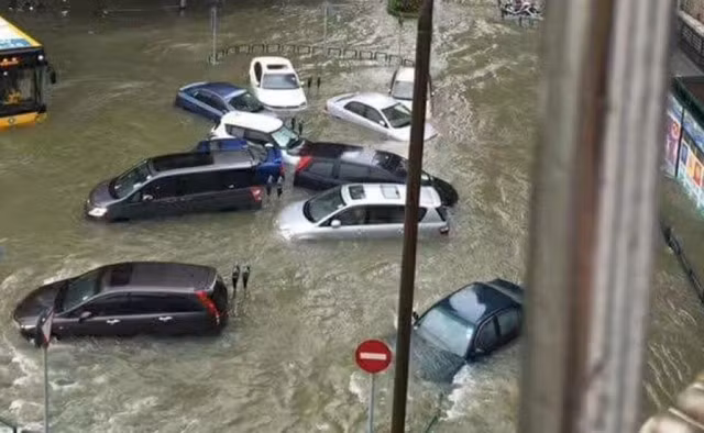 Người dân Hong Kong, Macau gồng mình trong bão Hato ảnh 1