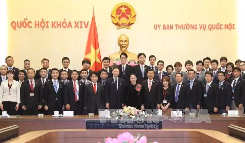Chủ tịch Quốc hội tiếp Đoàn nghị sỹ trẻ Ban Thanh niên Đảng Dân chủ Tự do Nhật Bản ảnh 2