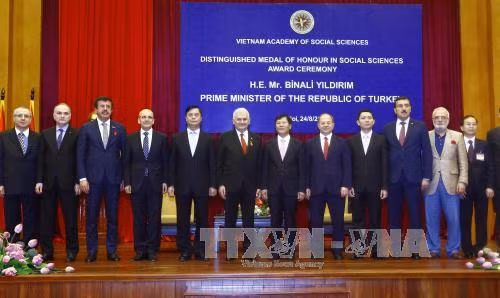 Trao Kỷ niệm chương Vì Sự nghiệp khoa học xã hội cho Thủ tướng Thổ Nhĩ Kỳ Binali Yildirim ảnh 2