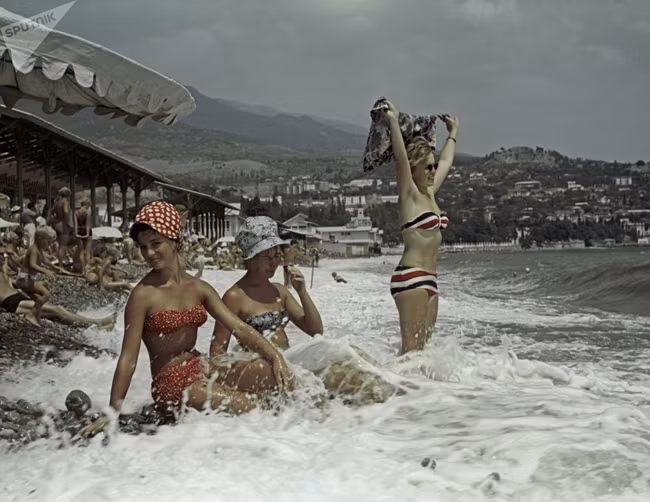 Ngắm vẻ đẹp gây xốn xang một thời của thiếu nữ Liên Xô ảnh 3