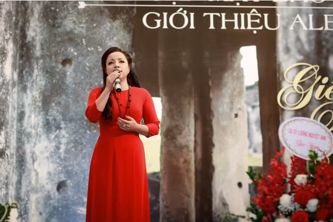 Sau 10 năm chìm đắm vì hôn nhân, NSƯT Tố Nga hồi sinh với 'Giếng quê' ảnh 1