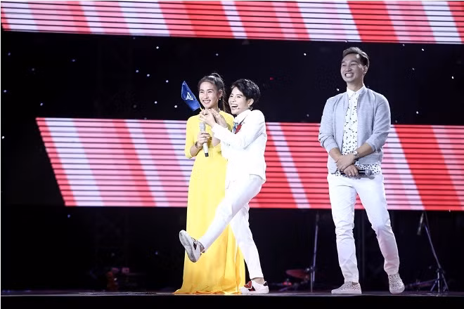 The Voice Kids 2017: Thu Hà ghi dấu ấn với 'Huyền thoại mẹ' ảnh 4