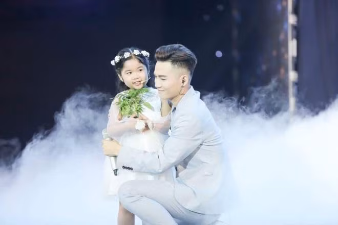 The Voice Kids 2017: Cô bé 5 tuổi hát 'Đi học' trong veo như dòng suối ảnh 8