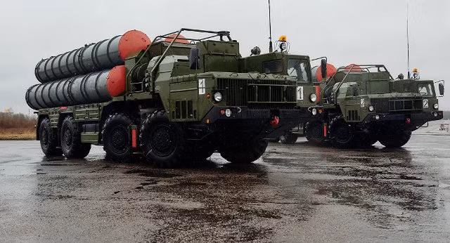 Hệ thống tên lửa S-400 Triumf đắt khách, Nga tới tấp nhận đơn hàng ảnh 1