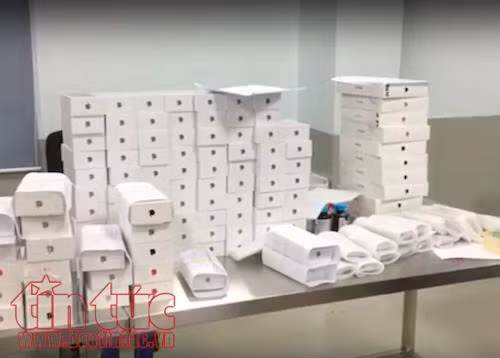 Bắt vụ nhập lậu hàng trăm Iphone, Ipad qua đường chuyển phát nhanh ảnh 1