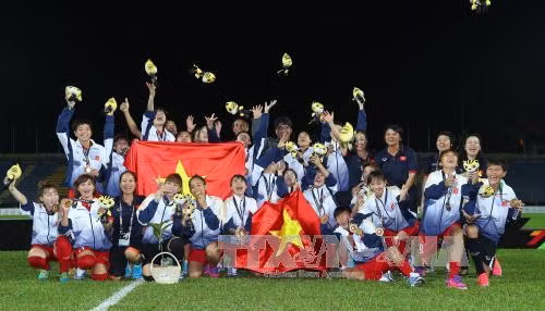 Bóng đá nữ vô địch SEA Games 29: Cảm xúc vỡ òa của người trong cuộc ảnh 2
