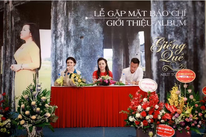 Sau 10 năm chìm đắm vì hôn nhân, NSƯT Tố Nga hồi sinh với 'Giếng quê' ảnh 2