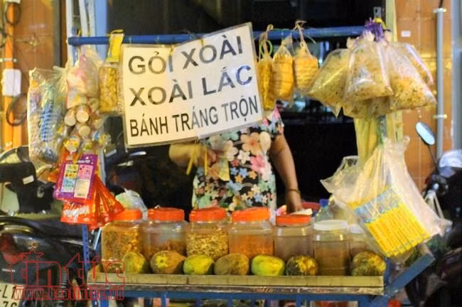 Nhộn nhịp 'phố Tây' Bùi Viện khi màn đêm buông xuống ảnh 7