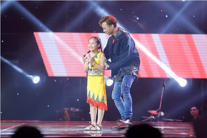 The Voice Kids 2017: Soobin Hoàng Sơn chinh phục được cô bé hát 'Thềnh thềnh oong ơi' ảnh 2