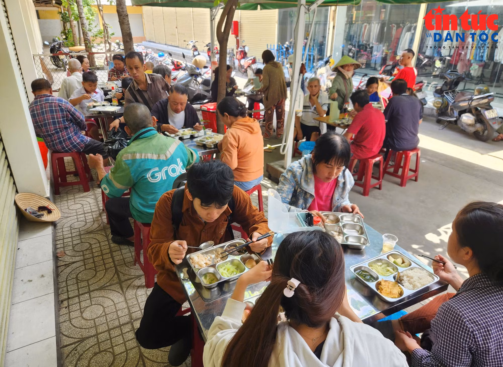 baotintuc_tr_quancom15.jpg