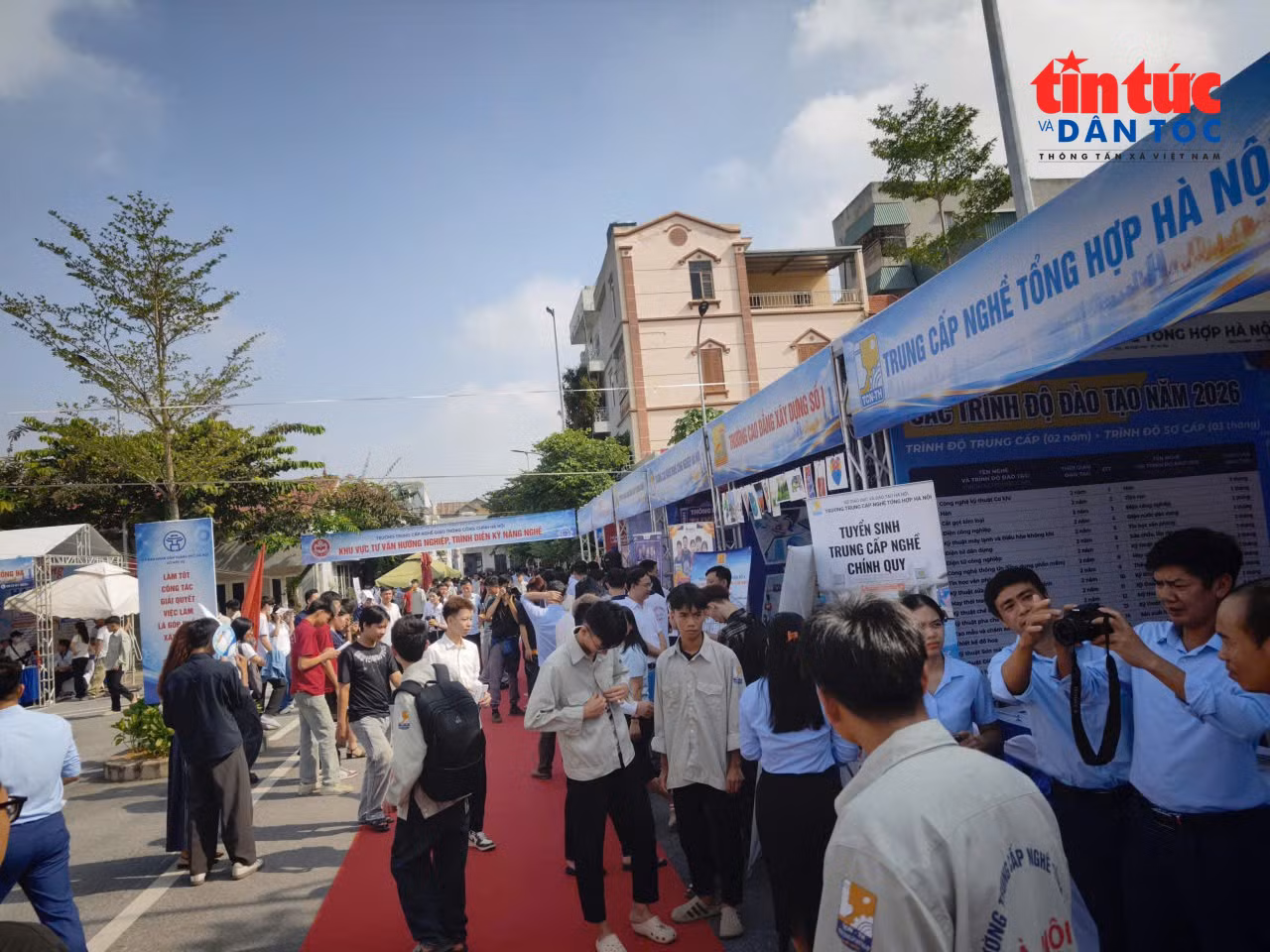 baotintuc_tr_giaodichvieclamchuyedexaydung311026-9.jpg