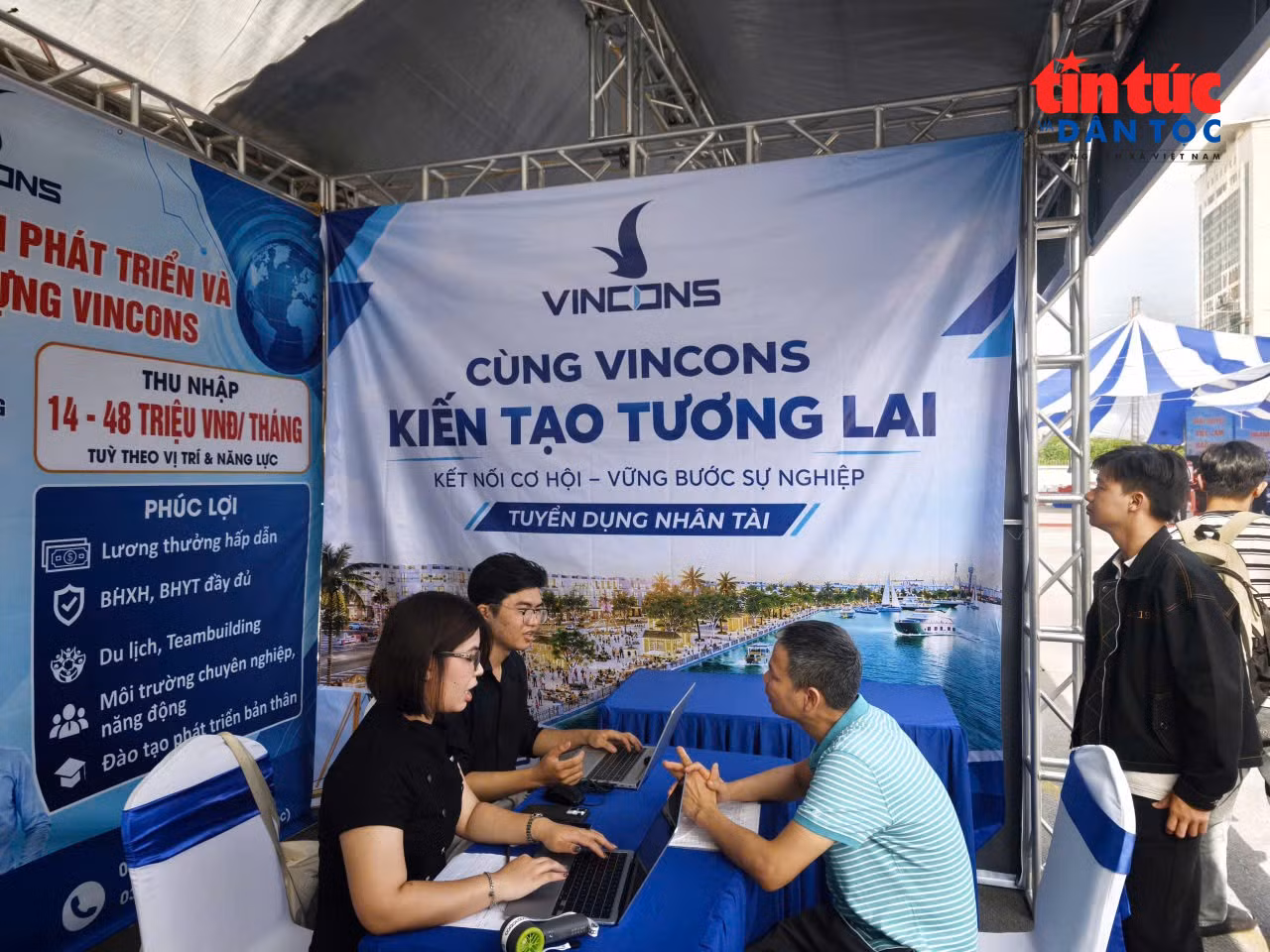 baotintuc_tr_giaodichvieclamchuyedexaydung311026-5.jpg