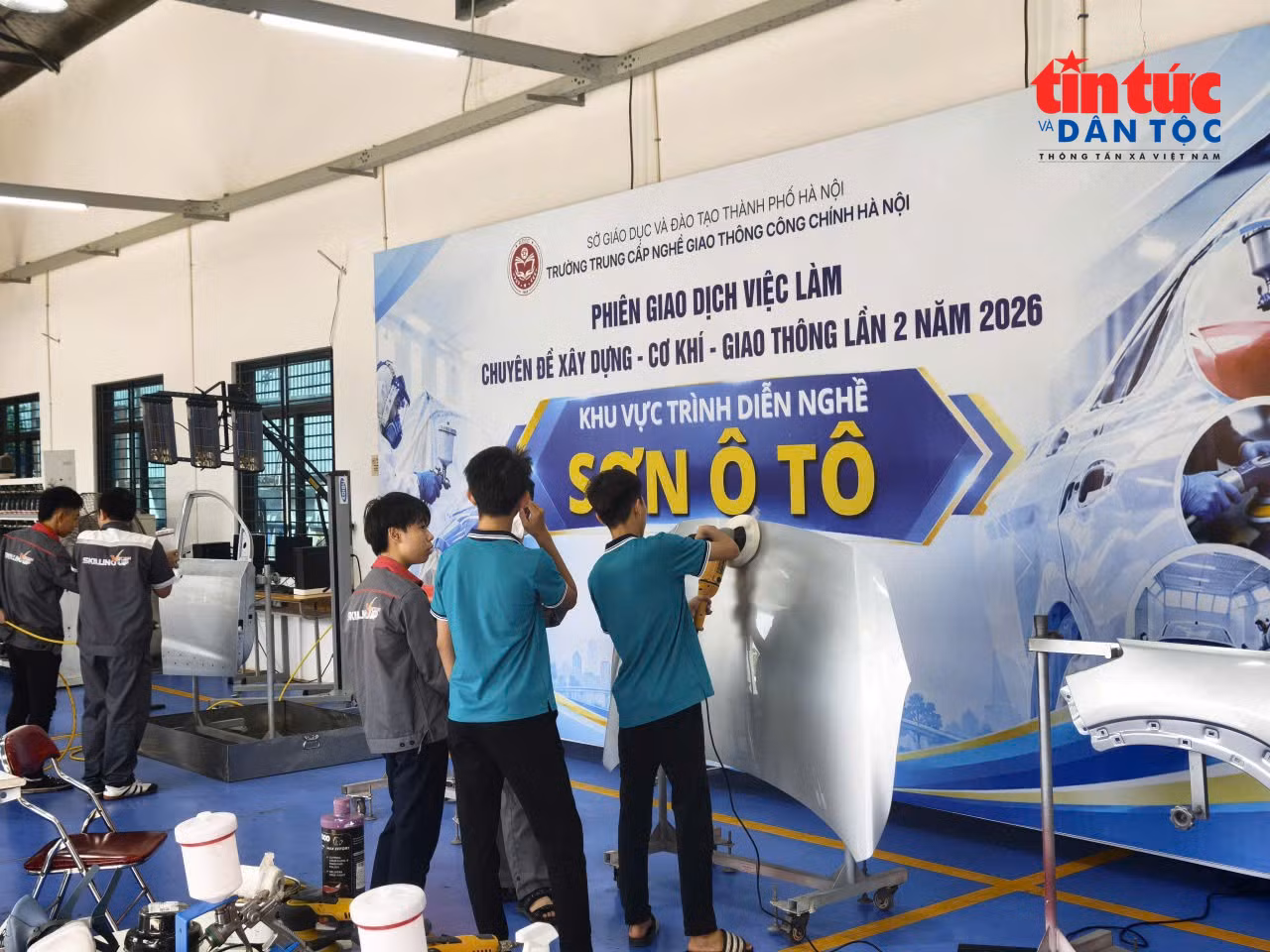 baotintuc_tr_giaodichvieclamchuyedexaydung311026-6.jpg