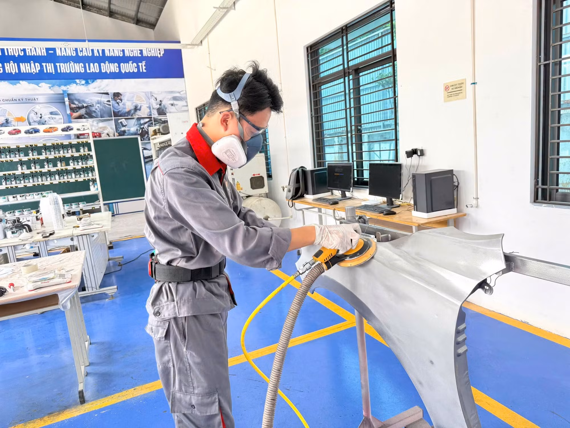 daotaotruongtrungcapgtvthanoi101026-3.jpg