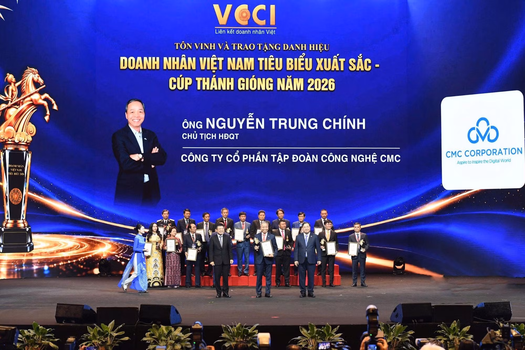 Ông Nguyễn Trung Chính, Chủ tịch HĐQT, Chủ tịch Điều hành Tập đoàn Công nghệ CMC được vinh danh “Doanh nhân Việt Nam tiêu biểu - Cúp Thánh Gióng” năm 2026.