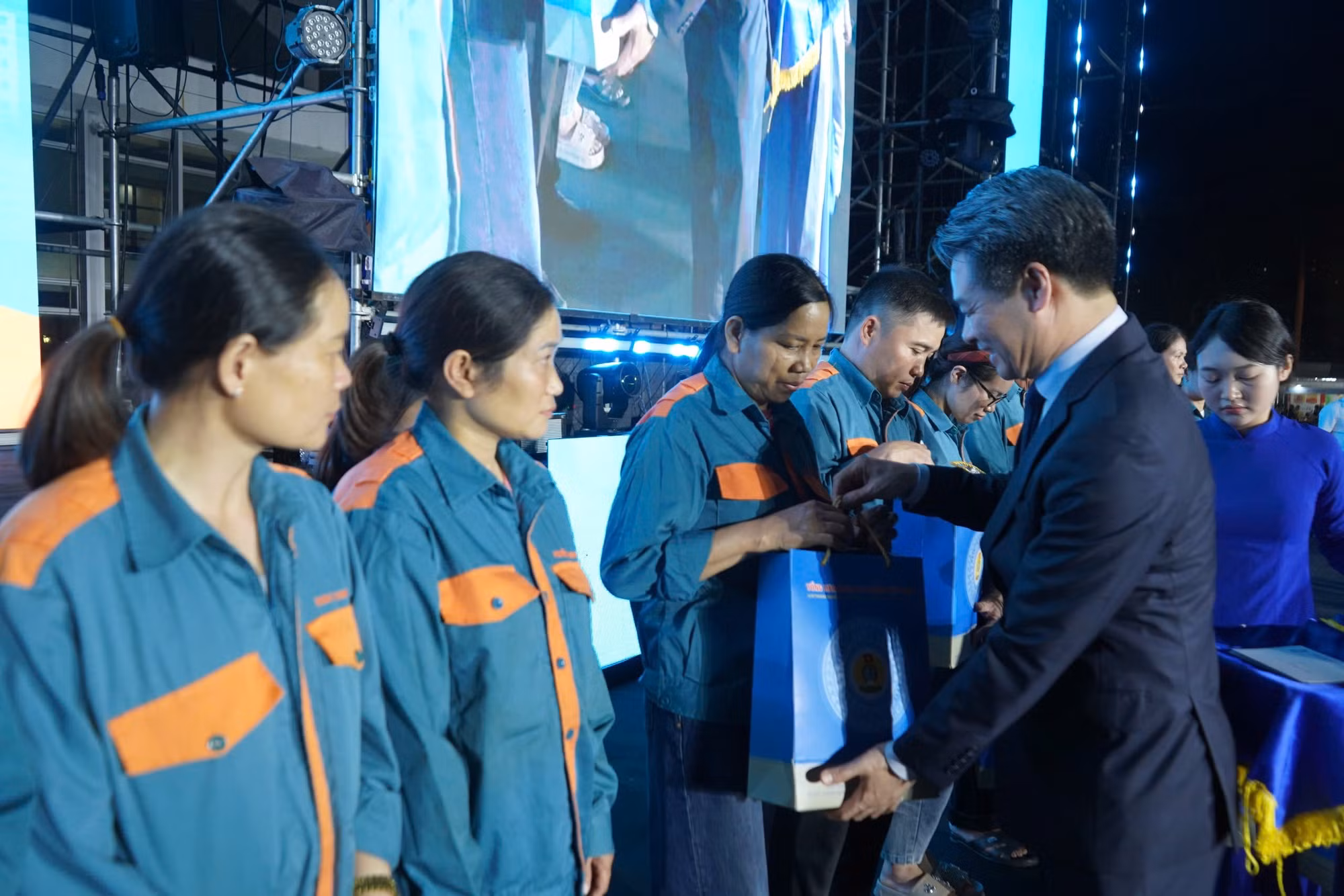 congnhankhongmuatuy180926-3.jpg