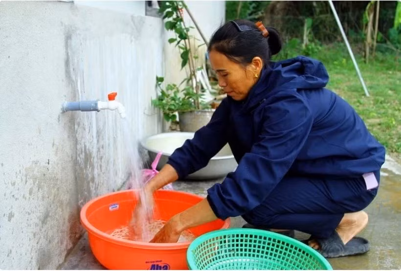 Người dân sử dụng nguồn nước sạch.