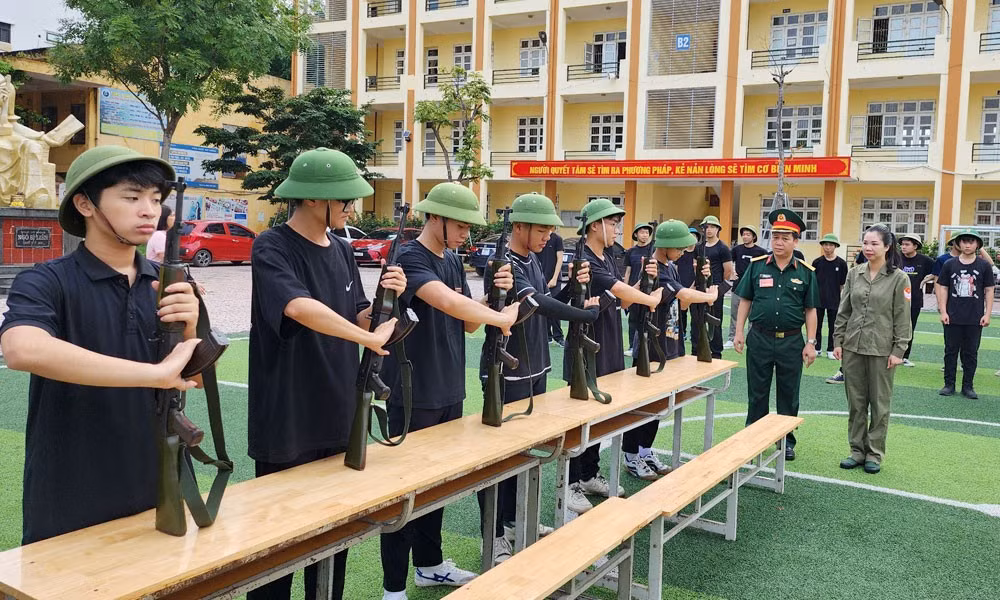 Tăng cường thực hành, trải nghiệm, giúp học sinh, sinh viên nâng cao kiến thức, kỹ năng và ý thức trách nhiệm công dân. Ảnh: moet.gov.vn