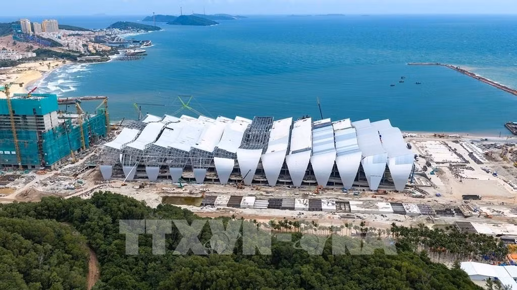 Thi công công trình Trung tâm Hội nghị phục vụ Hội nghị Cấp cao APEC 2027. Ảnh minh họa: TTXVN phát