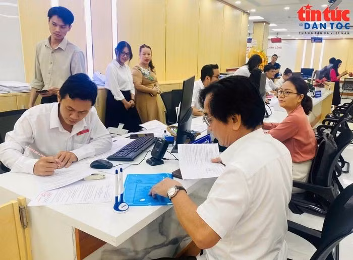 TP Hồ Chí Minh đẩy mạnh đánh giá cán bộ bằng KPI nhằm nâng cao hiệu suất công việc và trách nhiệm phục vụ người dân. Ảnh tư liệu: Hoàng Tuyết/Báo Tin tức và Dân tộc