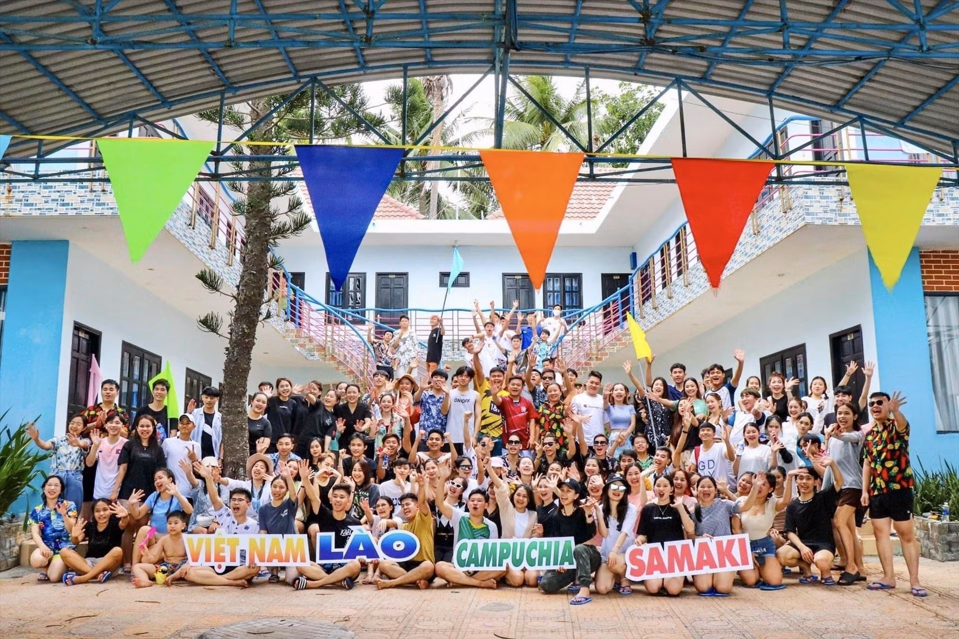 sinh-vien-lao-va-campuchia.jpg