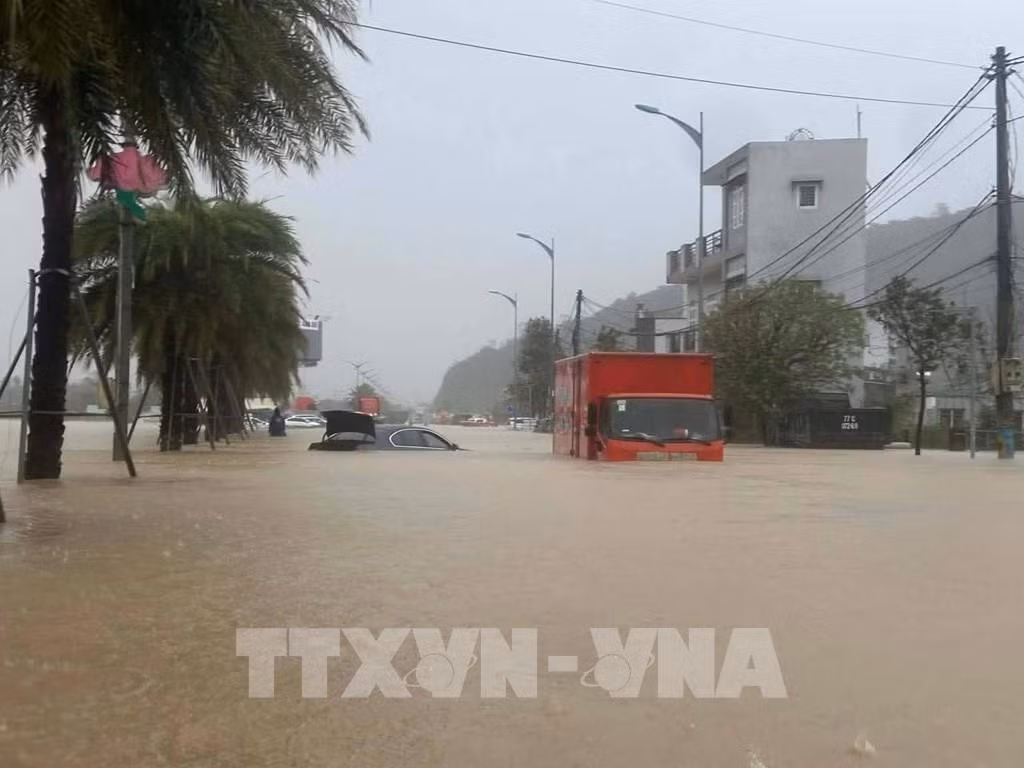 Nhiều khu vực tại Gia Lai ngập sâu trong mưa lũ. Ảnh tư liệu - minh họa: TTXVN phát