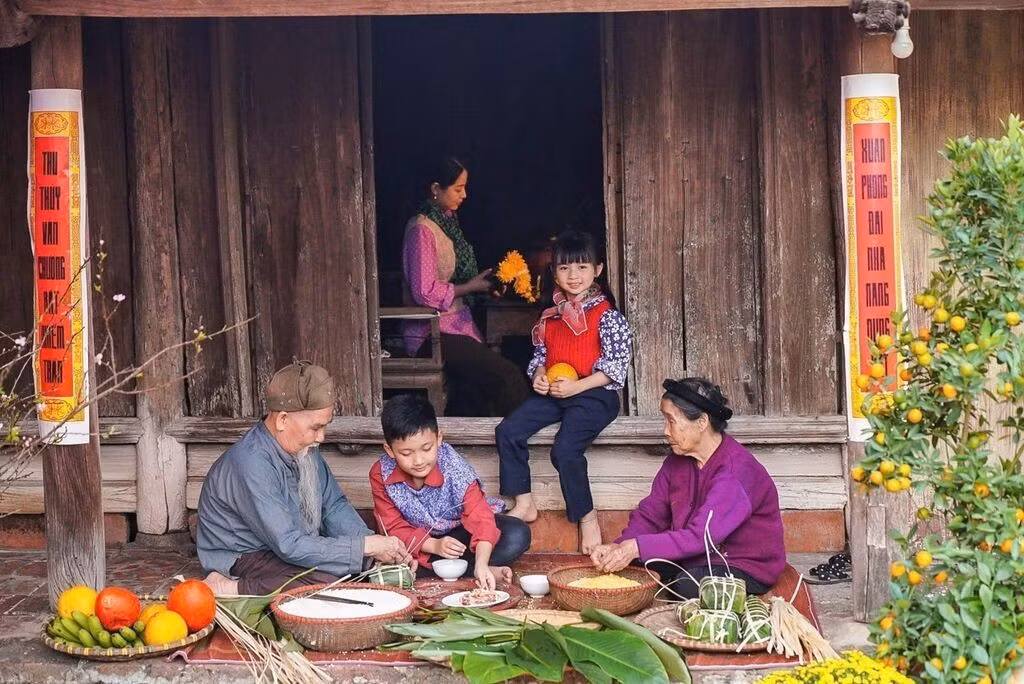 Sự quan tâm của con cháu là sự đồng hành về tinh thần, tôn trọng lựa chọn và tạo điều kiện để người cao tuổi duy trì các mối quan hệ xã hội, sở thích và nhịp sống phù hợp. Ảnh tư liệu: Khánh Hòa/TTXVN