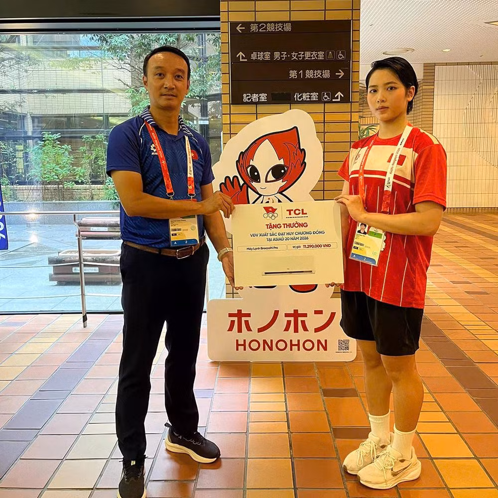 Ngọc Nhi nhận thưởng nóng sau khi giành HCĐ ASIAD 2026. Ảnh: thethaovanhoa.vn