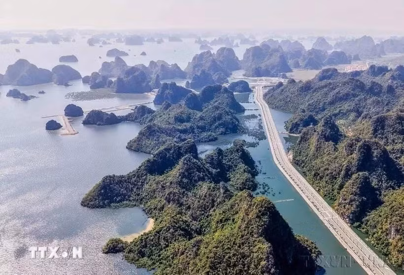 Xây dựng và phát triển Việt Nam trở thành quốc gia biển mạnh. Ảnh: Hoàng Hiếu/TTXVN