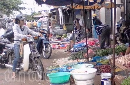 Trái cây, rau củ đua nhau tăng giá ngày 29 Tết ảnh 2