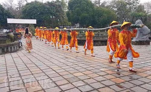 Dựng cây nêu ngày Tết tại Đại Nội Huế ảnh 2