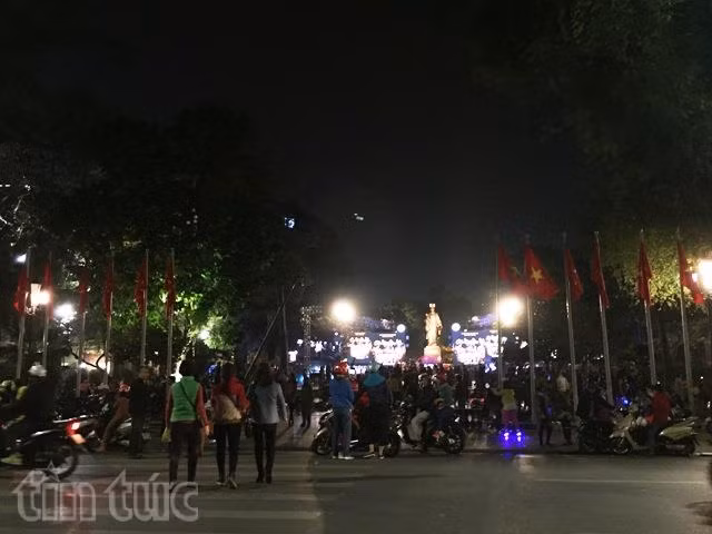Hà Nội thanh vắng ngày 30 Tết ảnh 9