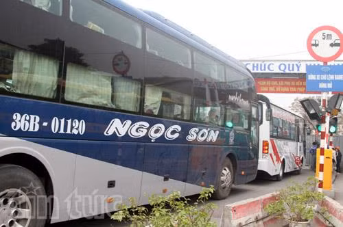 Bến xe ở Hà Nội đìu hiu khách những ngày cuối năm ảnh 1