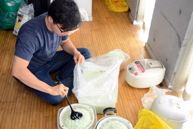 Kỳ công làm bánh chưng ngày Tết ở Nhật Bản ảnh 3