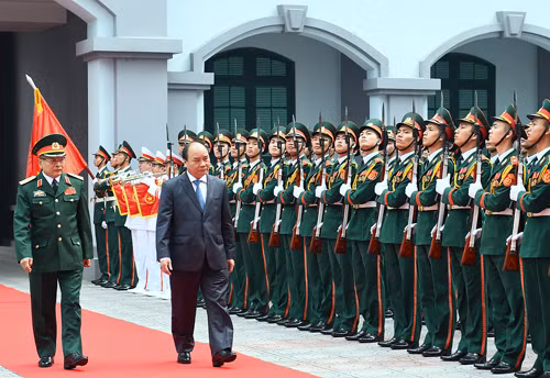 Thủ tướng Nguyễn Xuân Phúc kiểm tra công tác sẵn sàng chiến đấu tại Tổng cục II ảnh 2