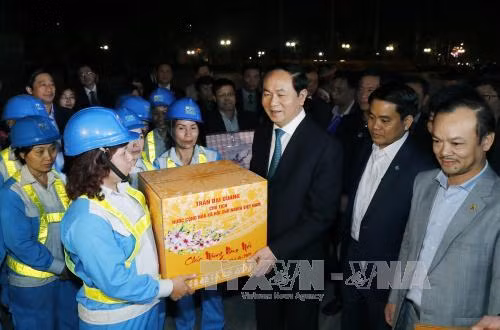 Chủ tịch nước Trần Đại Quang thăm chúc Tết Đêm giao thừa ảnh 3