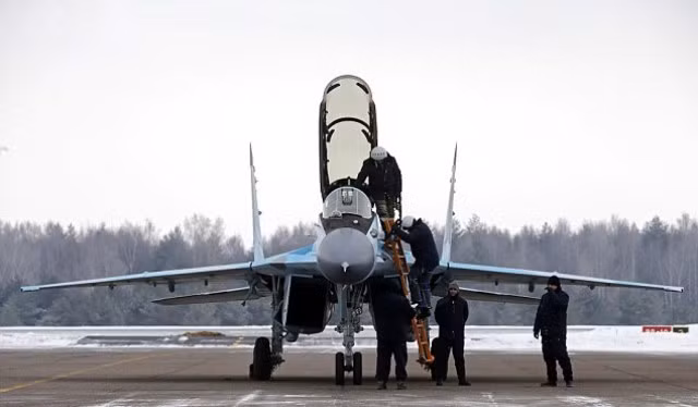 Nga ra mắt chiếc chiến đấu cơ 'át chủ bài' MiG-35 ảnh 2