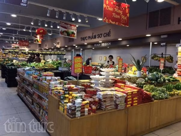 Siêu thị mở cửa đến 12 giờ đêm để đón khách mua sắm ảnh 7