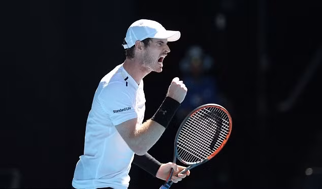 Số 1 thế giới Andy Murray rơi thảm hại, ông anh Zverev chiến thắng nhờ... nhìn mẹ ảnh 2