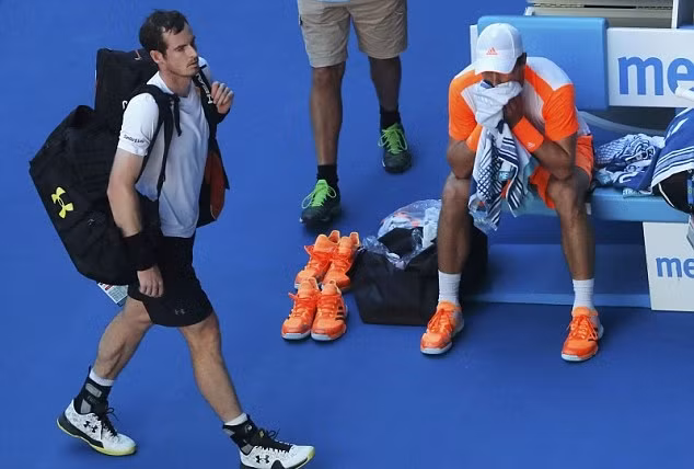 Số 1 thế giới Andy Murray rơi thảm hại, ông anh Zverev chiến thắng nhờ... nhìn mẹ ảnh 9