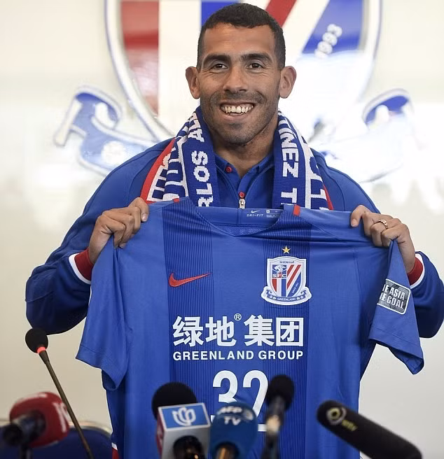 Tiết lộ 10 cầu thủ được trả lương cao nhất thế giới: Tevez vượt xa Ronaldo và Messi ảnh 1