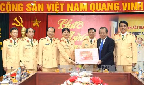Phó Thủ tướng Trương Hòa Bình kiểm tra công tác ứng trực phục vụ Tết ảnh 1