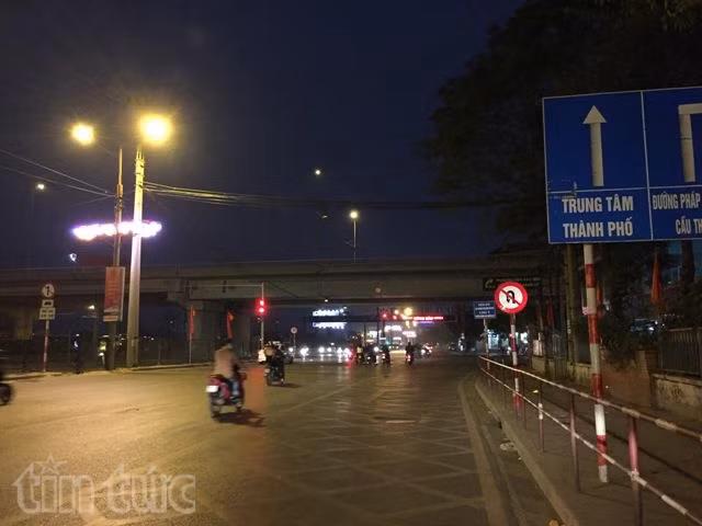 Hà Nội thanh vắng ngày 30 Tết ảnh 3