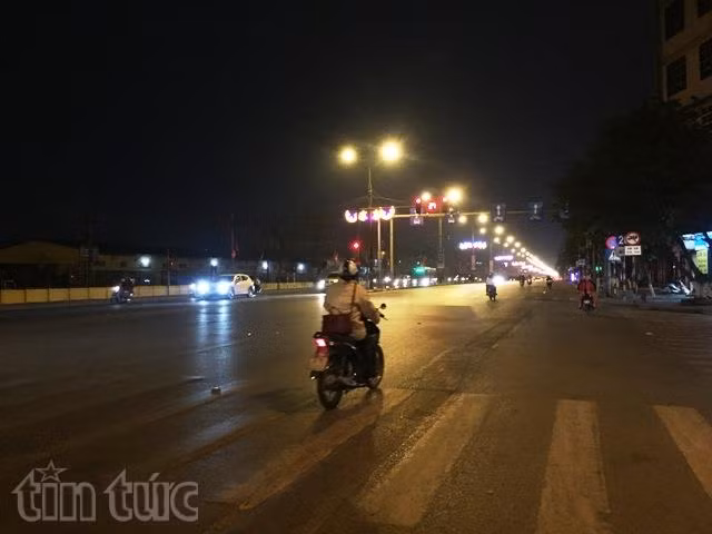 Hà Nội thanh vắng ngày 30 Tết ảnh 4