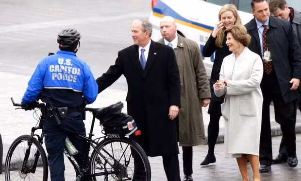 Bà Clinton, ông Bush rạng rỡ xuất hiện tại lễ nhậm chức của ông Trump ảnh 2